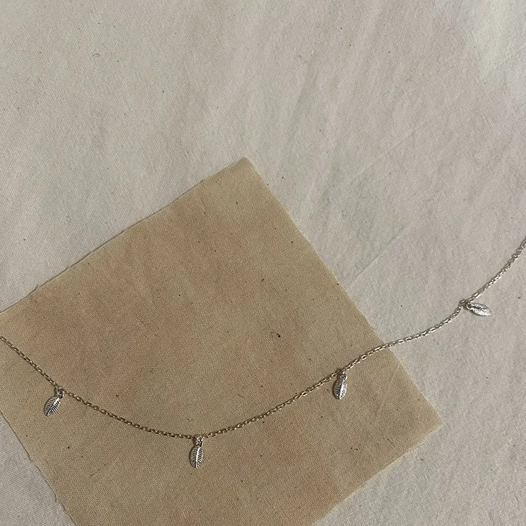Sterling zilveren Cherry Leaves gestapelde ketting voor dames Elegante sieraden voor vrouwen Subtiele bloemmotieven Perfect cadeau Voeg charme toe aan je outfit