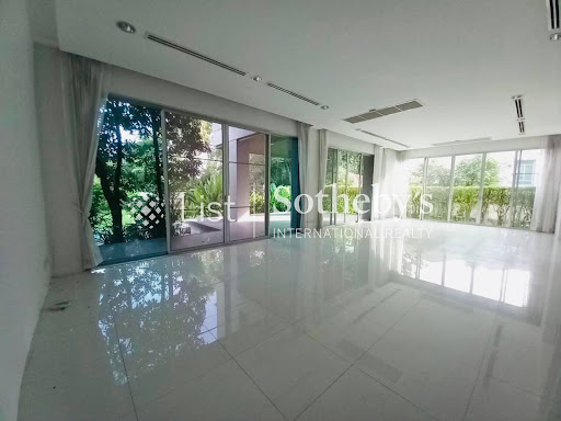 Maison avec piscine et jardin 4