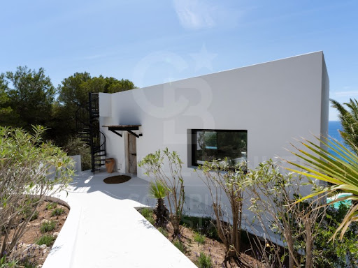 House with pool and terrace 5