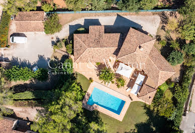 Villa avec piscine et terrasse 4