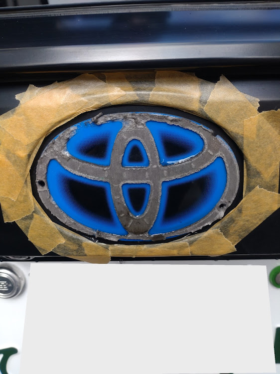 RAV4のメッキレス化・マットブラックしか勝たん・指先が痛いです(T . T)・プチいじりに関するカスタム事例の投稿画像4枚目