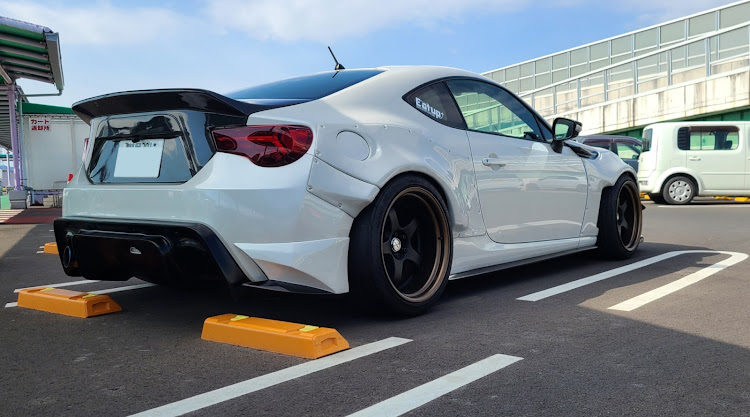 86のEat up⤴・ワイドボディ・お買い物仕様・低いようで低くない少し低い車に関するカスタム事例の投稿画像3枚目