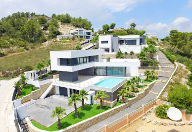 Maison avec piscine et terrasse 11