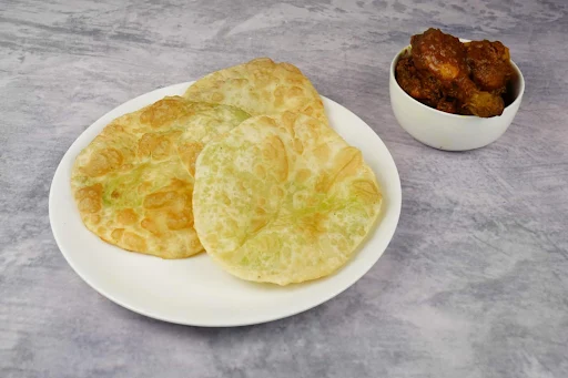 Chicken Kosha [2 Pieces, 250 Grams] With Koraishutir Kochuri