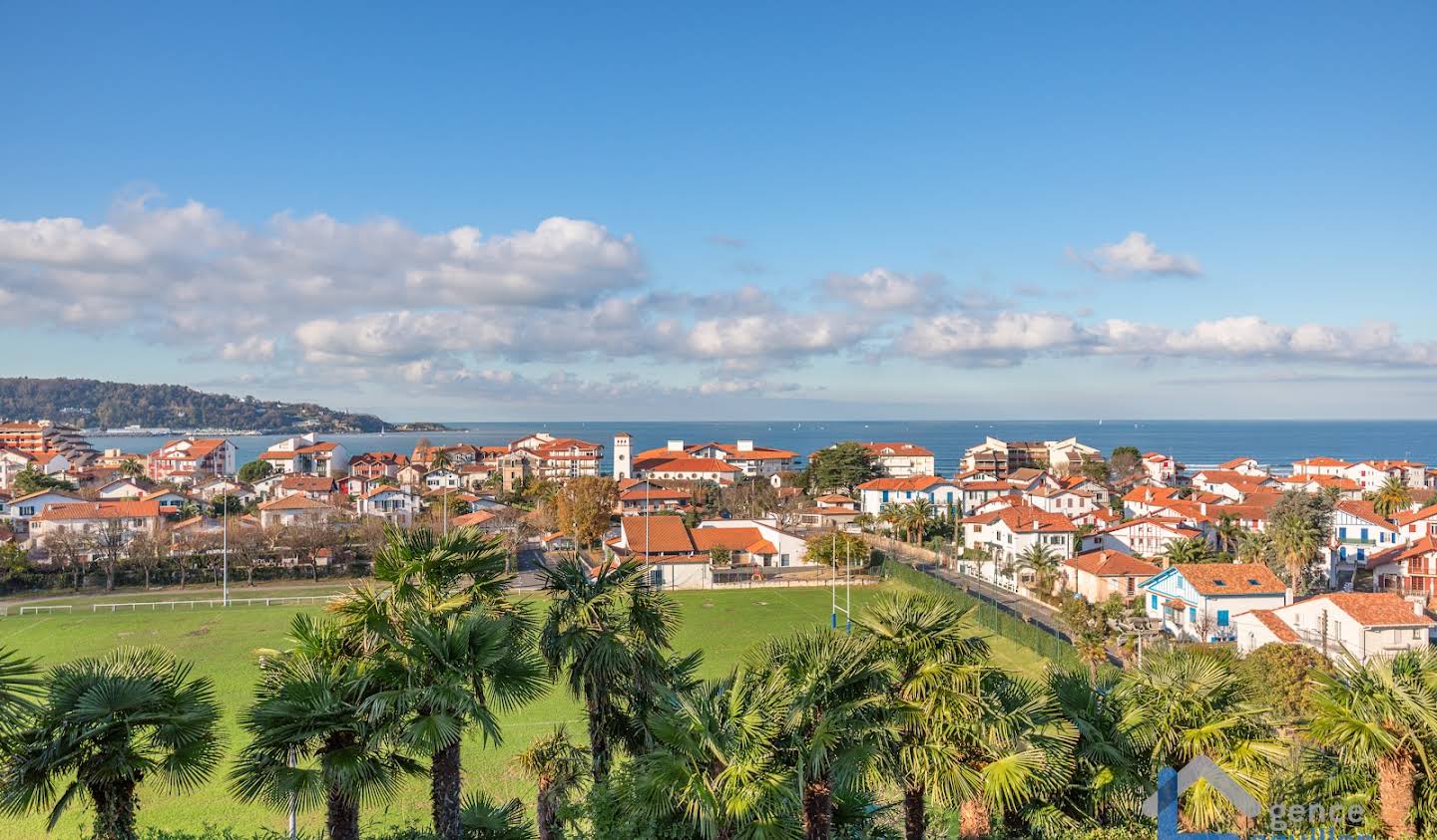 Propriété avec piscine en bord de mer Hendaye