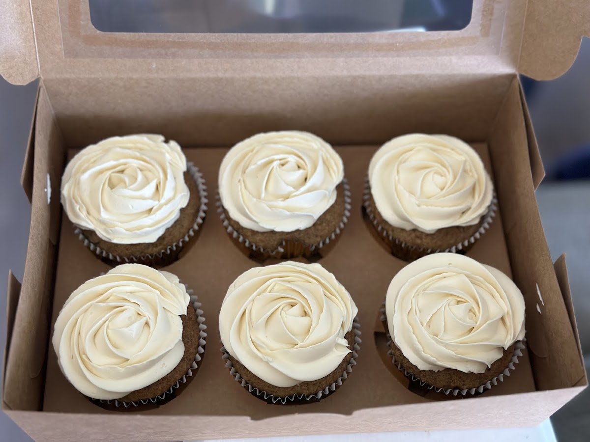 Carrot Cake Cupcakes with Pineapple Buttercream