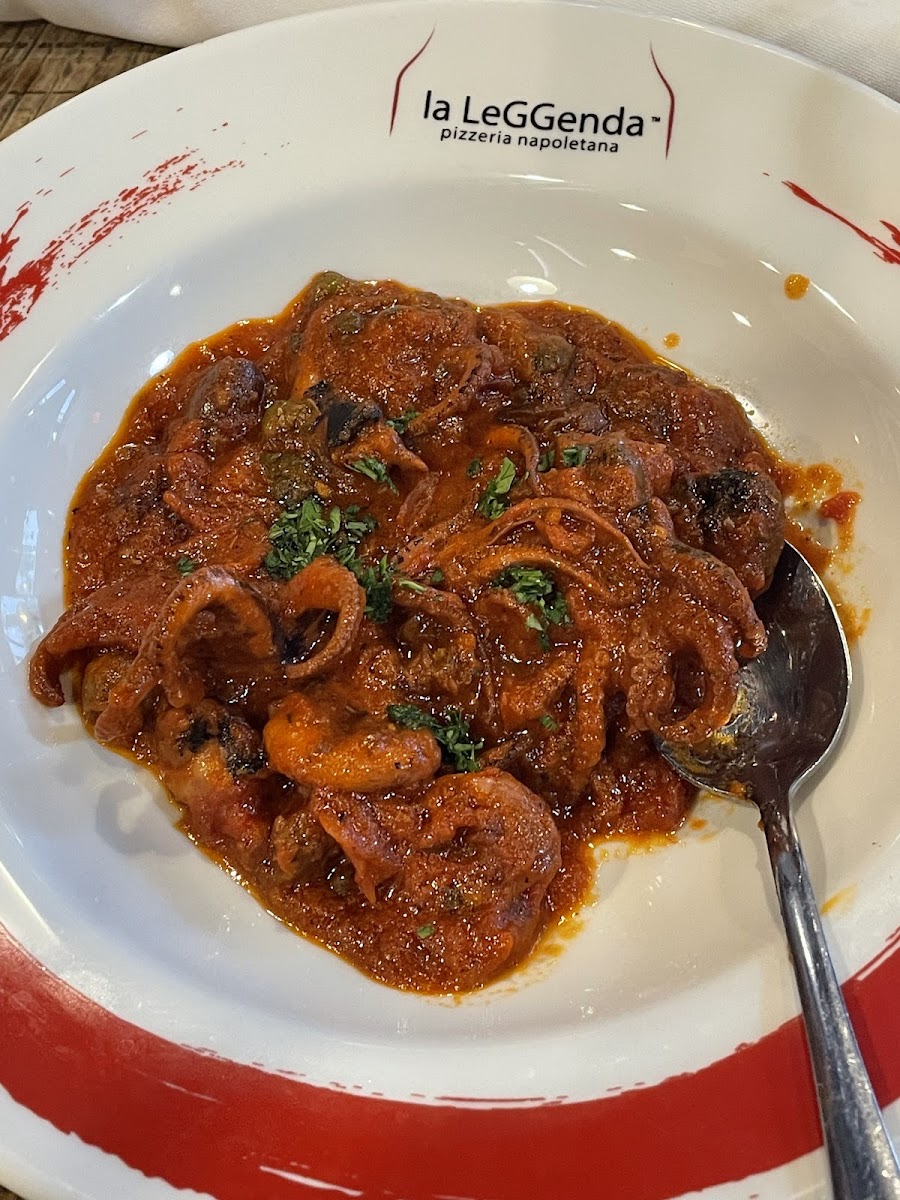 POLIPETTI ALLA LUCIANA
Baby octopus cooked in a typical Neapolitan marinara sauce, capers, black olives.