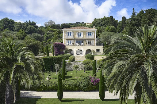 Villa with pool and terrace 3