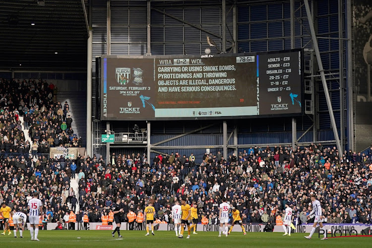 🎥 Honteux : un match de FA Cup dégénère, un joueur doit aider sa famille en tribunes  