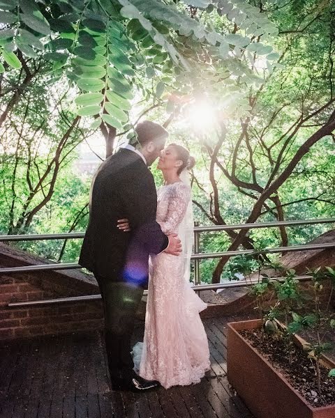 Jurufoto perkahwinan Santie Troppoli (stweddingphoto). Foto pada 25 Disember 2022