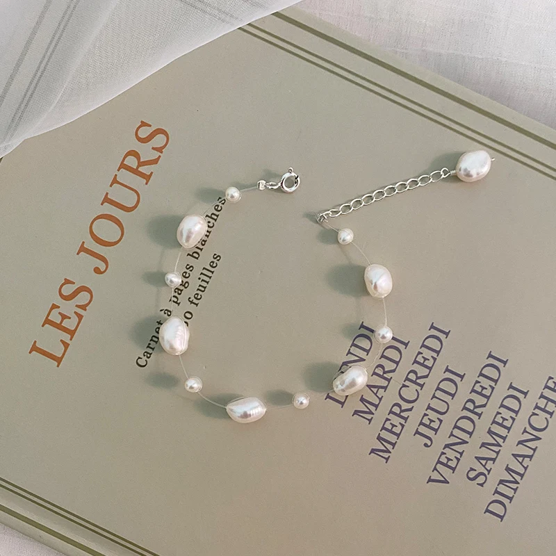 Title 2, Transparante viszijde armband met natuurlijke b...