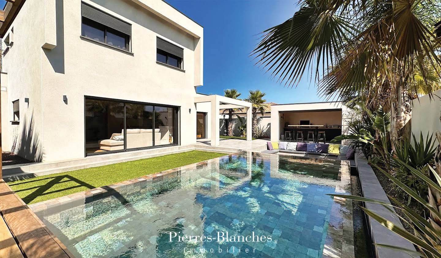 House with pool and terrace Grau d'Agde