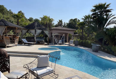 Villa avec piscine et terrasse 5