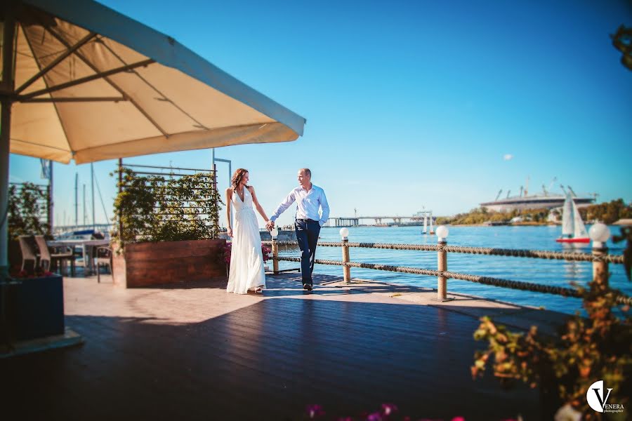 Fotógrafo de casamento Venera Voyuckaya (venerafoto). Foto de 16 de outubro 2015