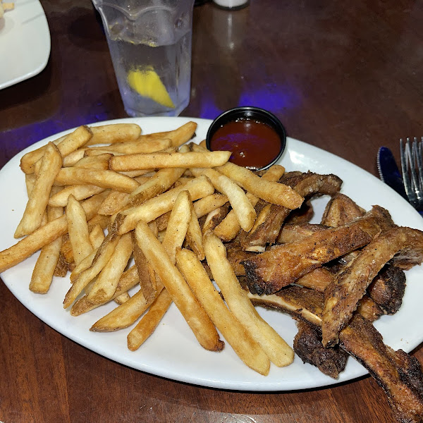 Bbq ribs and french frys