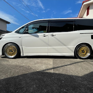 ヴォクシー ZRR80W