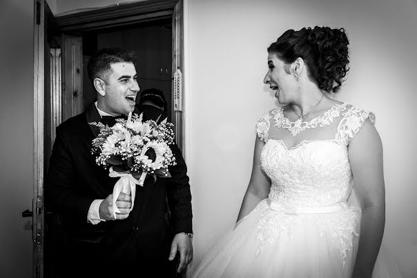 Wedding photographer Aurel Melinescu (infocuscraiova). Photo of 2 October 2018