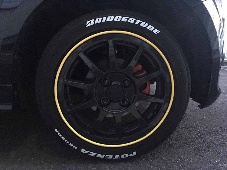アルトワークスのHA36S・アルトワークス・リムガード・ホワイトレター・見た目だけレーシングに関するカスタム事例の投稿画像6枚目