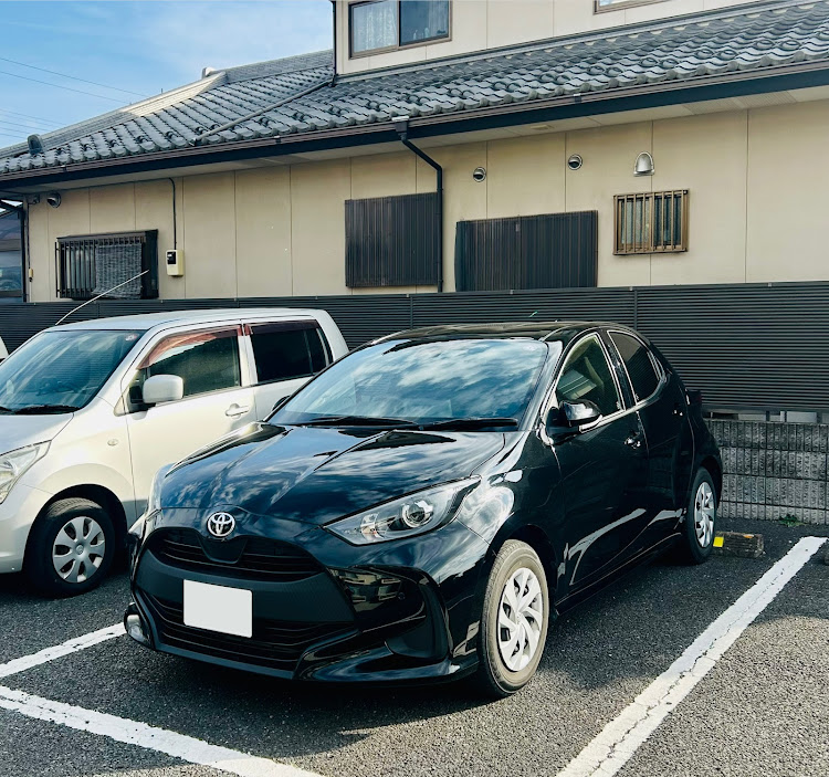 翼（愛車2台は現在入院中😢💦💦💦）さんが投稿したヤリス・アパート駐車場・伊勢崎市・代車生活もあと少しに関するカスタム事例の投稿画像1枚目