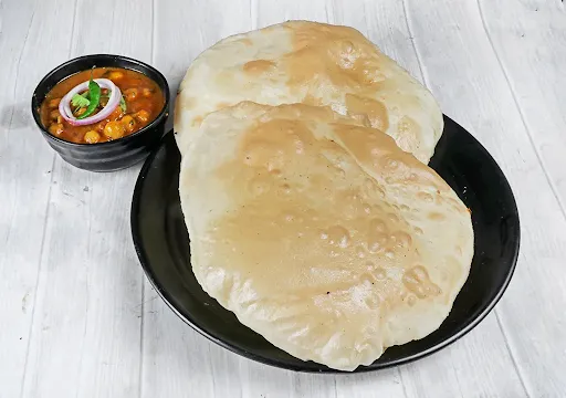 Chole Bhature (2 Pcs)