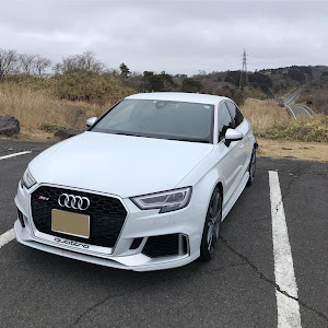 RS3 セダン