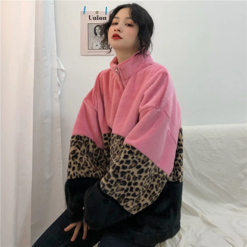 Sudadera con cremallera y cuello alto con estampado de leopardo para mujer, perfecta para un look moderno y abrigado en cualquier ocasión.