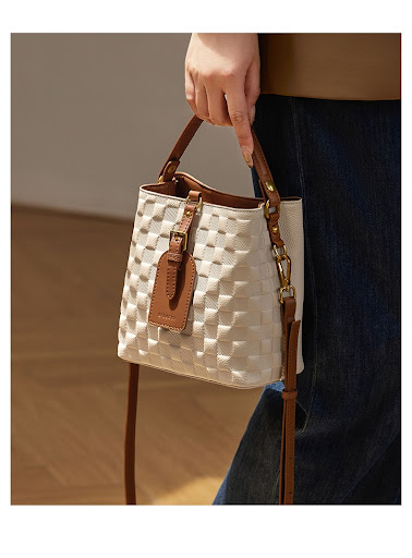 Title 19, Cowhide Bucket Niche Design Shoulder Commuter C...