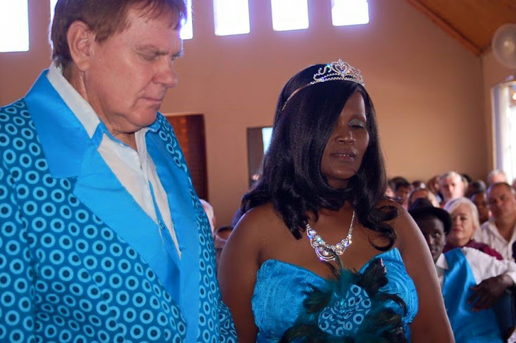 Sesi Binta Smit married Alheit Smit in March 2015.