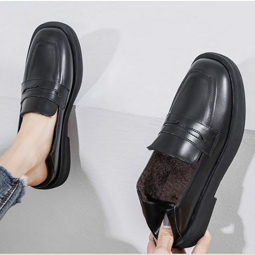 Title 9, Womens Small Leather Microfiber Casual Shoes w...