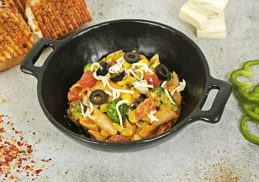 Veg Extravaganza Pasta In Creamy Tomato