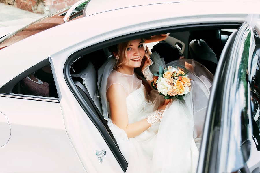 Fotógrafo de casamento Anna Botova (arcobaleno). Foto de 21 de abril 2016