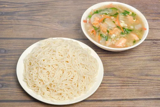 Mixed Hakka Noodles With Gravy