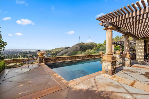 House with pool 1