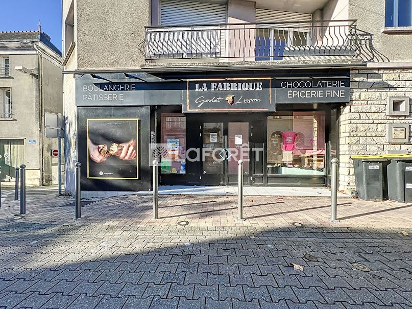 Vente locaux professionnels  395 m² à Doué-en-Anjou (49700), 161 650 €