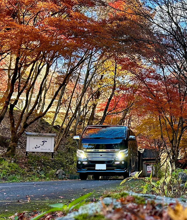 NV350キャラバンの12月もよろしくお願いします・紅葉コラボ・nv350キャラバン・ワンショットに関するカスタム事例の投稿画像1枚目