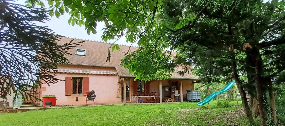 Vente maison 8 pièces 157 m² à Couzon (03160), 262 500 €