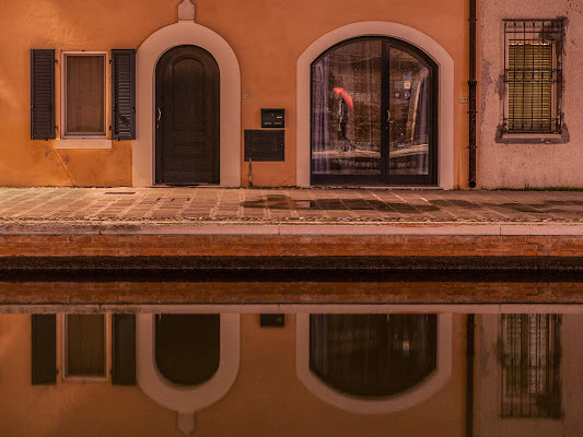 La donna con l'ombrello rosso di francesca_ciarlantini