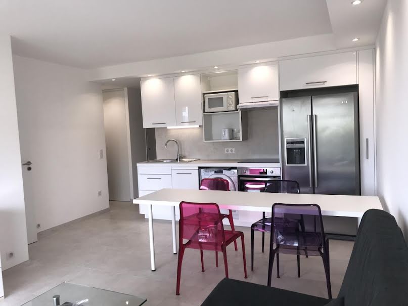 Location meublée appartement 2 pièces 35 m² à Cannes (06400), 1 100 €