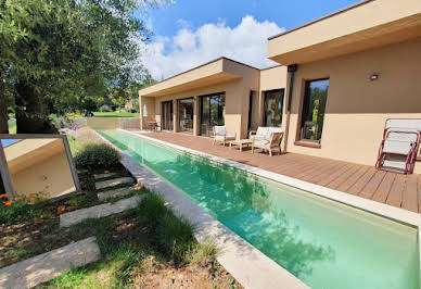 Villa with pool and terrace 3