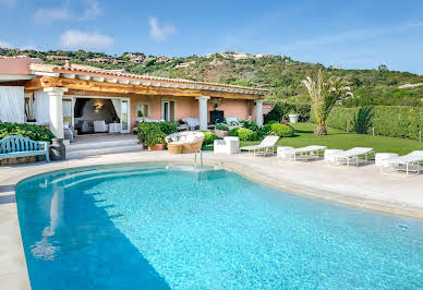 Villa with pool 10