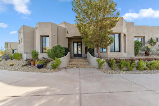House with pool 2