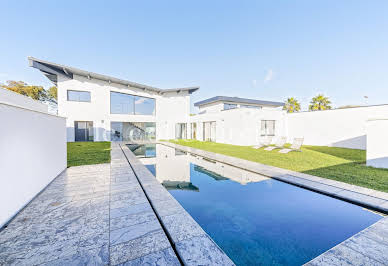 House with pool 3