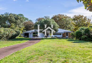 House with pool and terrace 9