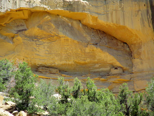 Prehistoric structures and pictographs in Upper Valley