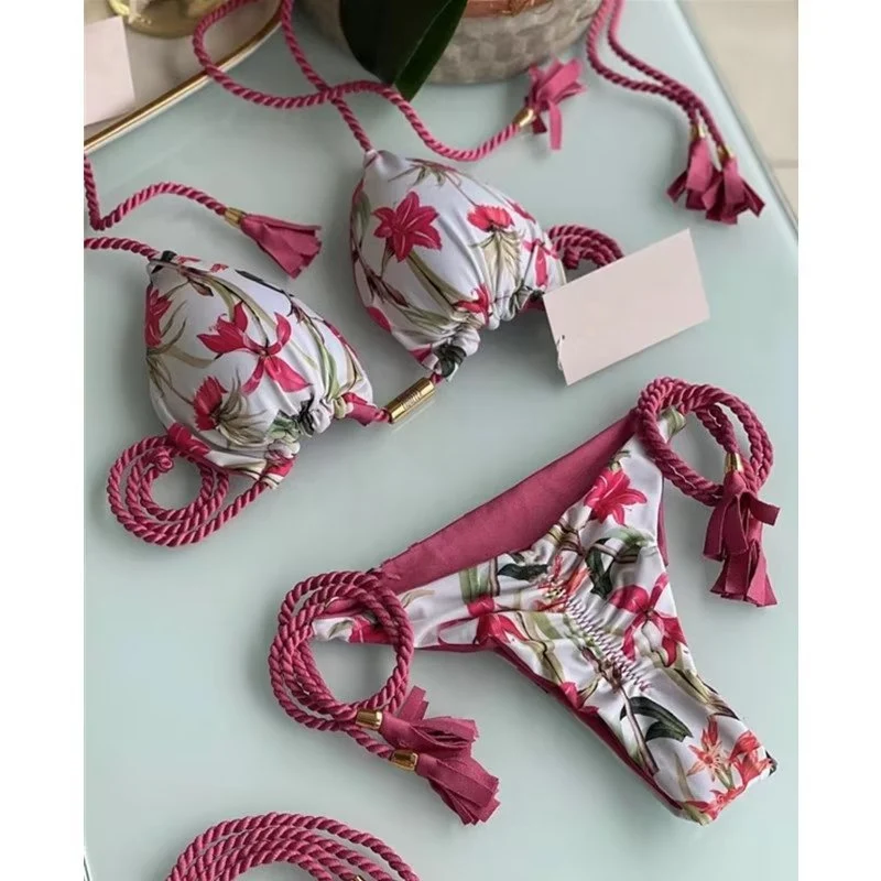 Bikini femme Seaside fait à la main en corde de couleur unie. Idéal pour la plage, il offre un confort optimal et un style unique pour vos vacances d'été.