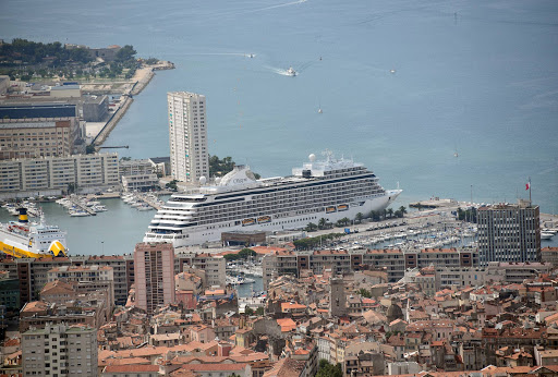 DSC_0761.jpg - The Regent Seven Seas Explorer viewed from the top of Mount Faron