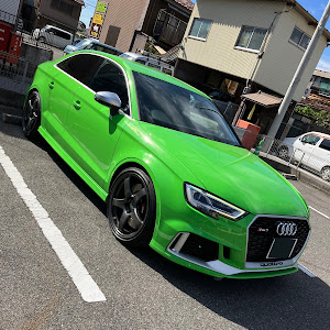 RS3 セダン