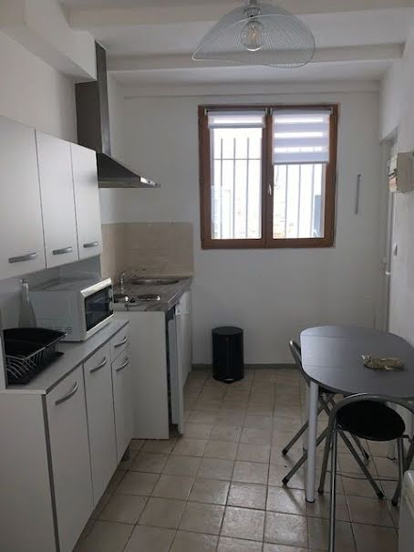 Location meublée appartement 1 pièce 21 m² à Nimes (30000), 400 €