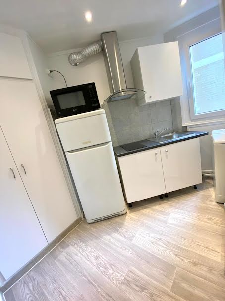 Location meublée appartement 1 pièce 22 m² à Courbevoie (92400), 900 €