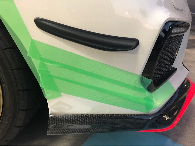 WRX STIのAPRカーボンカナード・100%スービーに関するカスタム事例の投稿画像1枚目